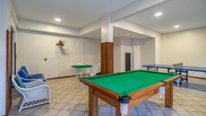 C183 Lindo apto em condomínio de frente para o mar