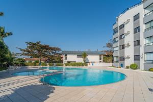 C183 Lindo apto em condomínio de frente para o mar