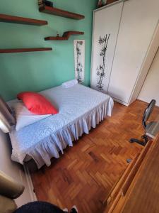 Quarto individual na Vila madalena