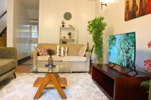 Charming 3-Bedroom Townhouse with Garden & Balcony - Lavington, Nairobi