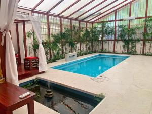 Uva Blue Villas - Pool House - AC, 3 Ensuite bedrooms, 8 guests, Koi Fish Pond