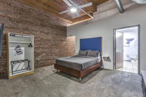 Denim Lofts-Sports DWTN Loft-Projector TV-Poker Table-Balcony-2C