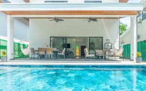 Casa Cretaceous Modern villa 10 min walk to the beach