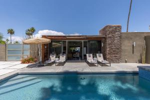 Lucy Im Home by ACME House Company