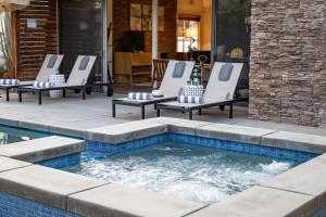 Lucy Im Home by ACME House Company