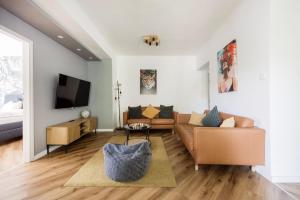 Premium 4BR Apartment near Buda Castle