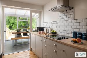 Angel Cottage - 5 mins drive to Alton Towers!