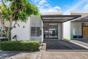 Jacó Condo 2 BR, Pool & families