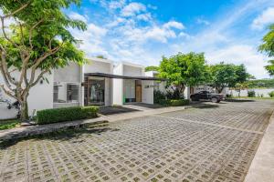 Jacó Condo 3 BR, Pool & families