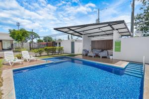 Jacó Condo 2 BR, Pool & families