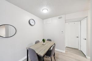 The Charlie 4147 I Spacious and Comfy 1 Bed 1 Bath