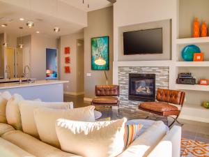 Sun Haven Escape by ACME House Company