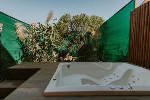 Vila Astra - jacuzzi gigante, telão 120 polegadas, próximo de tudo