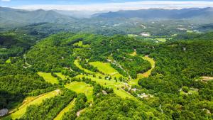 Sky View - Luxury Mountain Golf Home