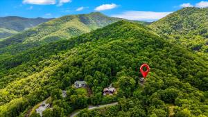 Sky View - Luxury Mountain Golf Home