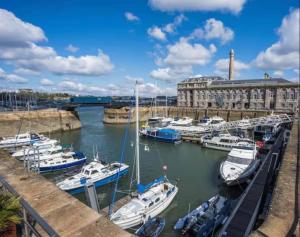 Luxurious Harbourside Apartment