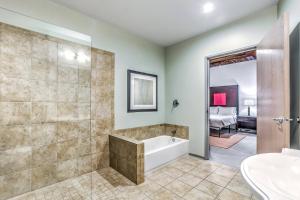 Denim Lofts-3BR DWTN Loft-Parking-Laundry 4A