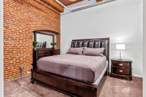 Stylish DWTN Loft with Great Views 6B