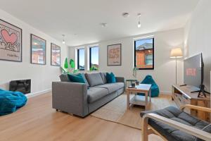 2 Bed Modern Contemporary Apartment in City Centre Birmingham