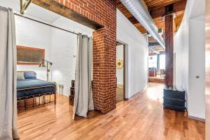 Holiday Magic Awaits-Host in STL DWTN Loft-6D