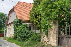 Very old house Ptice