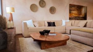 Amplio Depto Premium pasos del Parque Arauco con aire acondicionado