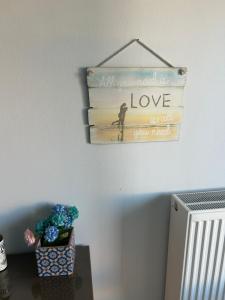 Sunset View Maisonette, Kanali