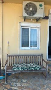 Sunset View Maisonette, Kanali