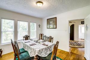 1 Mi to Dtwn! Restored 1930s Brenham Retreat