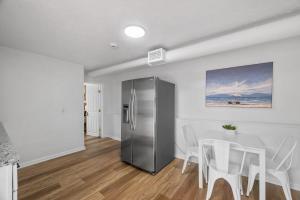 Bloomfield Pittsburgh F Stylish Cozy Private Bedroom, Shared Bathroom, with Free Parking