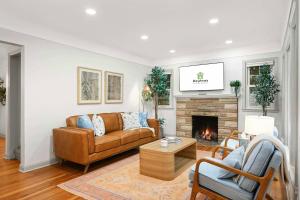 Robbins Nest - Linden Hills - Walk to Creek Trail