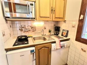 Résidence Les Jardins De Val - Appartement 2 pièces Cabine 6 personnes à Val disère à 350m du centre du village et 450m des pistes, place de parking incluse MAE-2664