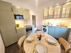 Ideal city stay 1BR near train station-GAR15