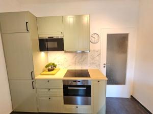 Ideal city stay 1BR near train station-GAR15
