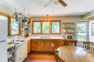 Charming Getaway Rustic Cabin on West Battle Lake