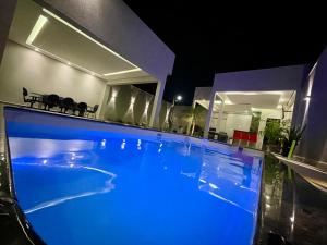 Casa térrea com piscina