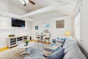 Salty Kisses Unit 22