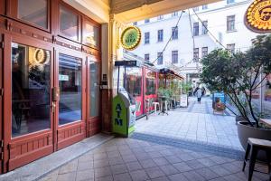 Ultra Central - Comfy -Sunny