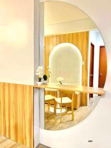 Reflective Woodscape- 1 Bedroom with Balcony