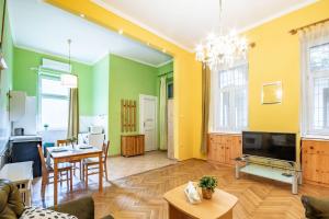 Central - Large - Simple