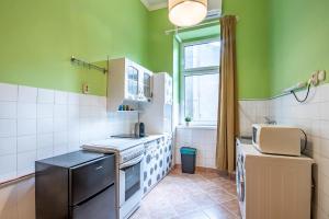 Central - Large - Simple