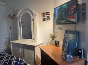 Amplia Habitación tipo Ejecutiva con baño y acceso privados