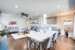 Private Zen Garden and Fireplace Chic Hayward Oasis - 3hvězdičkové hotely ve městě Hayward