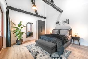 Mitte Loft group & family friendly, 150m2, 2BRs, 2Bathrooms, living & dinning room , 4 - 8 Guests