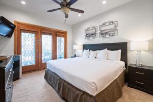 The Charter at Beaver Creek F2505