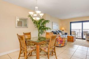 Ocean Breeze East 702