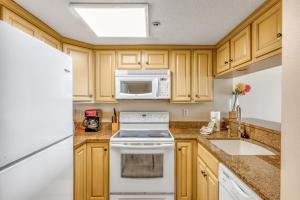 Ocean Breeze East 702