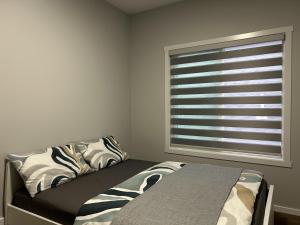 1BR suite, 20 minutes from the airport, with a kitchen