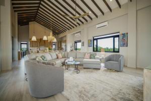 NEW 3 Story Waterfront 4Bedroom Villa with Amazing Sunset Mountain Views