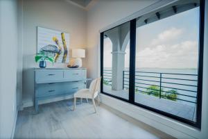 Villa Vaya Vista - 3Story 4BR Waterfront Villa w Sunset Views